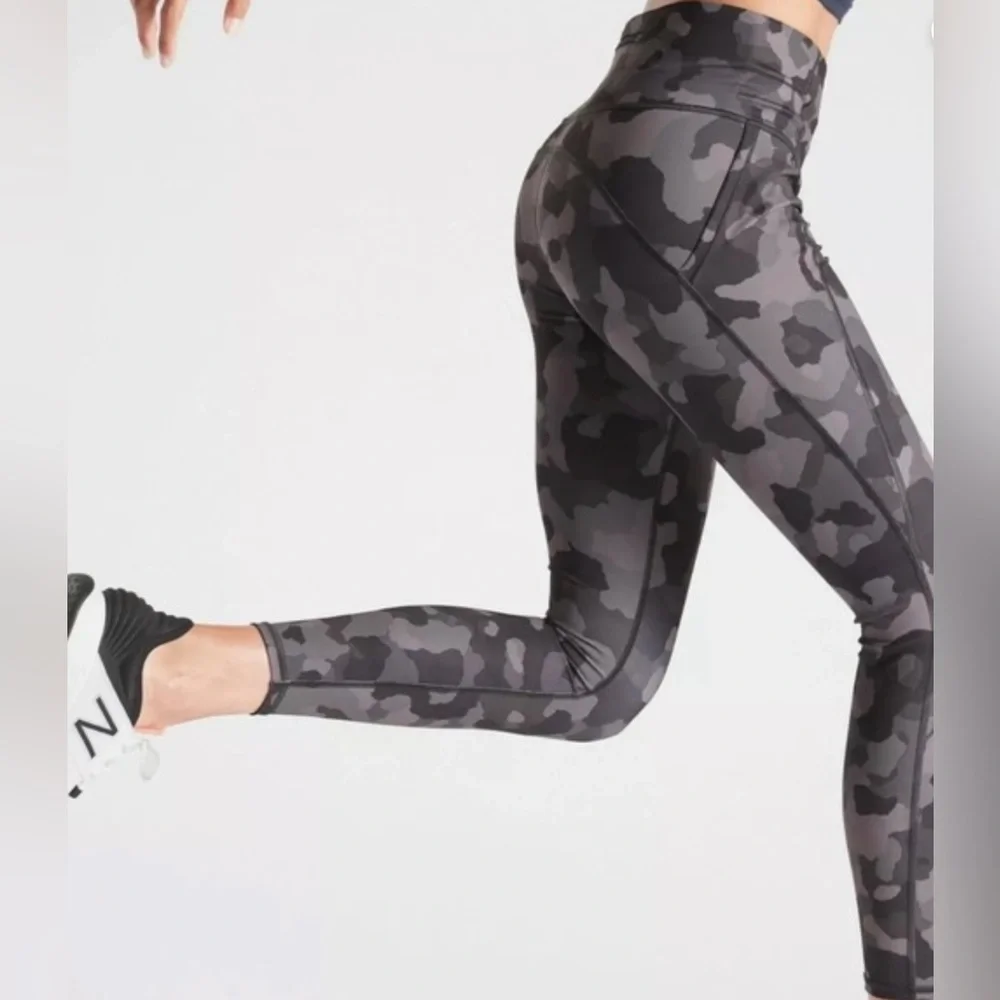 Athleta Lightning Camo 7/8 Tights Sz Sm